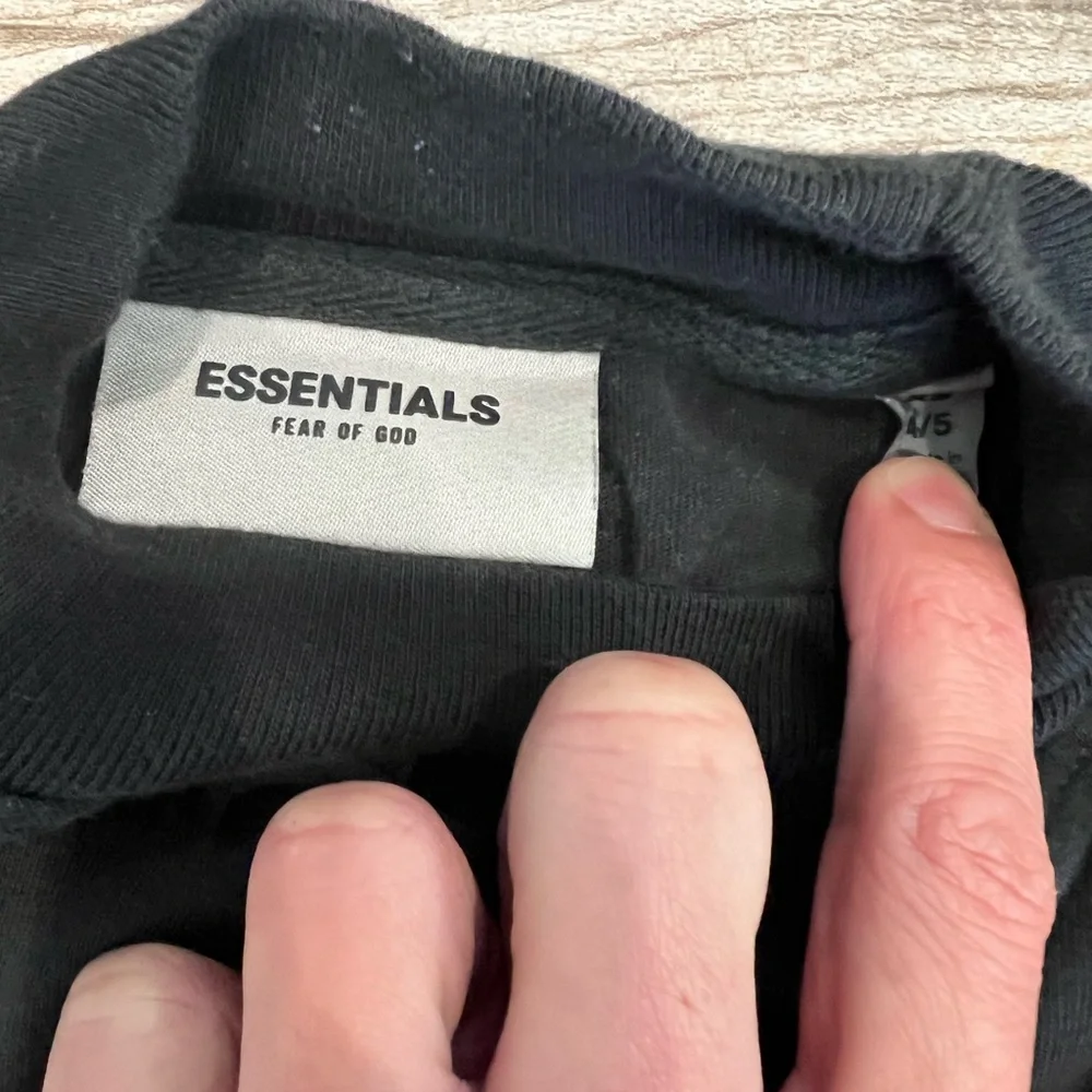 Fear of God ESSENTIALS Kids Logo Long Sleeve T-Shirt SZ 4/5 - Picture 2 of 3